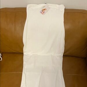 Elegant White Sleeveless Dress